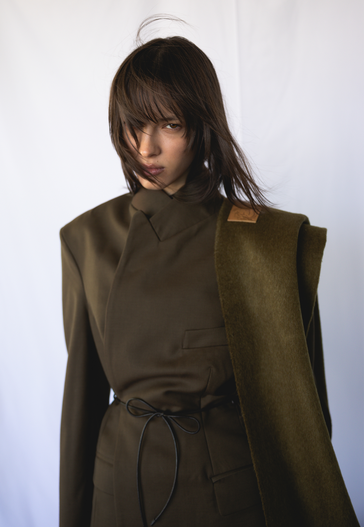 Tight waist blazer with leather belt- Wood
